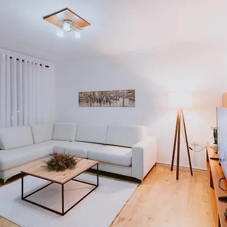 Cozy Center House * 地拉那